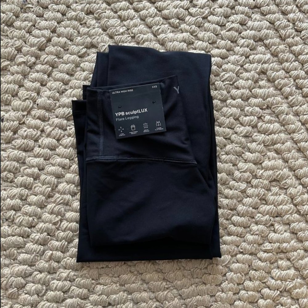 Abercrombie Flare Leggings *NEW WITH TAGS*